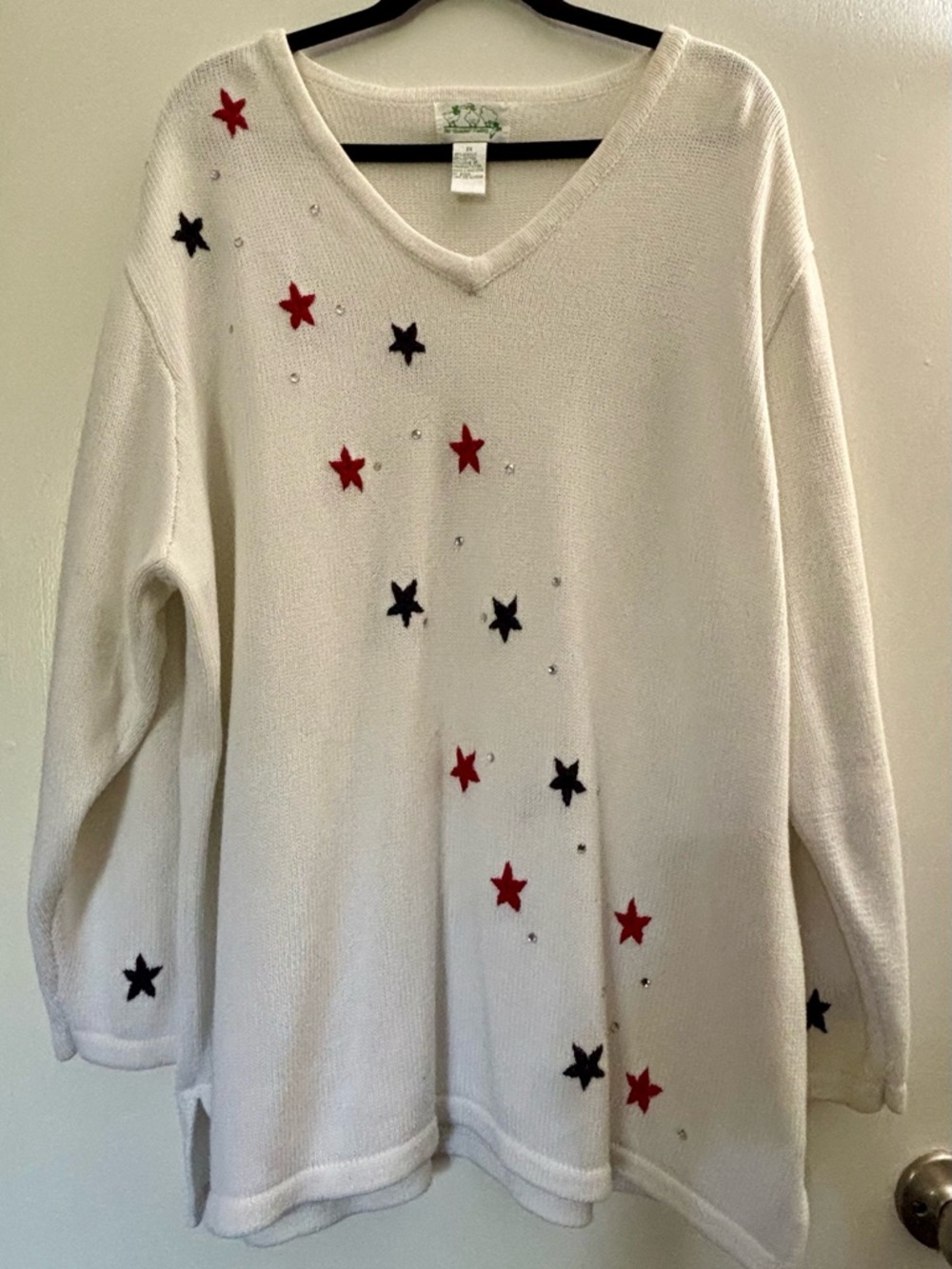 Vintage Quacker Factory Cream V-Neck Sweater with Red & Blur Stars